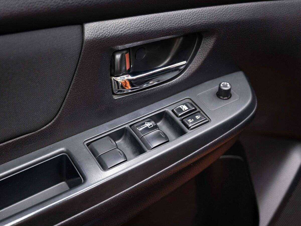 Б/У Субару ИксВи 2012 года. Фото: #12