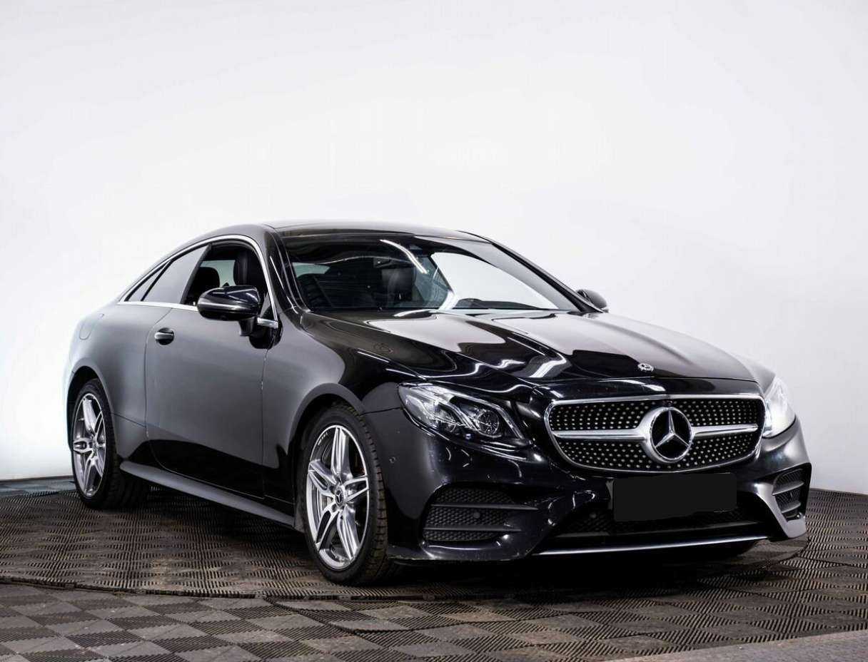 Б/У Мерседес-Бенц Е-Класс 2017 года. Фото: #2