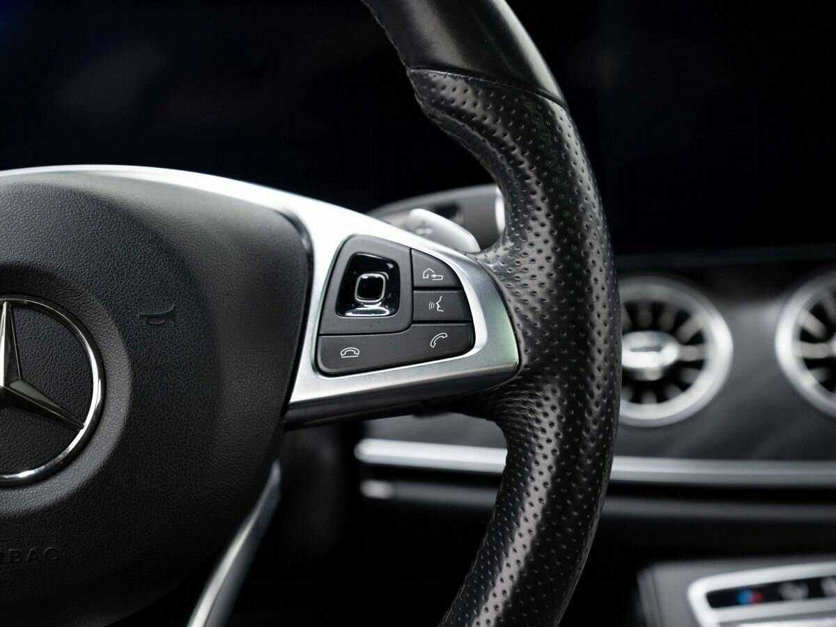 Б/У Мерседес-Бенц Е-Класс 2017 года. Фото: #12