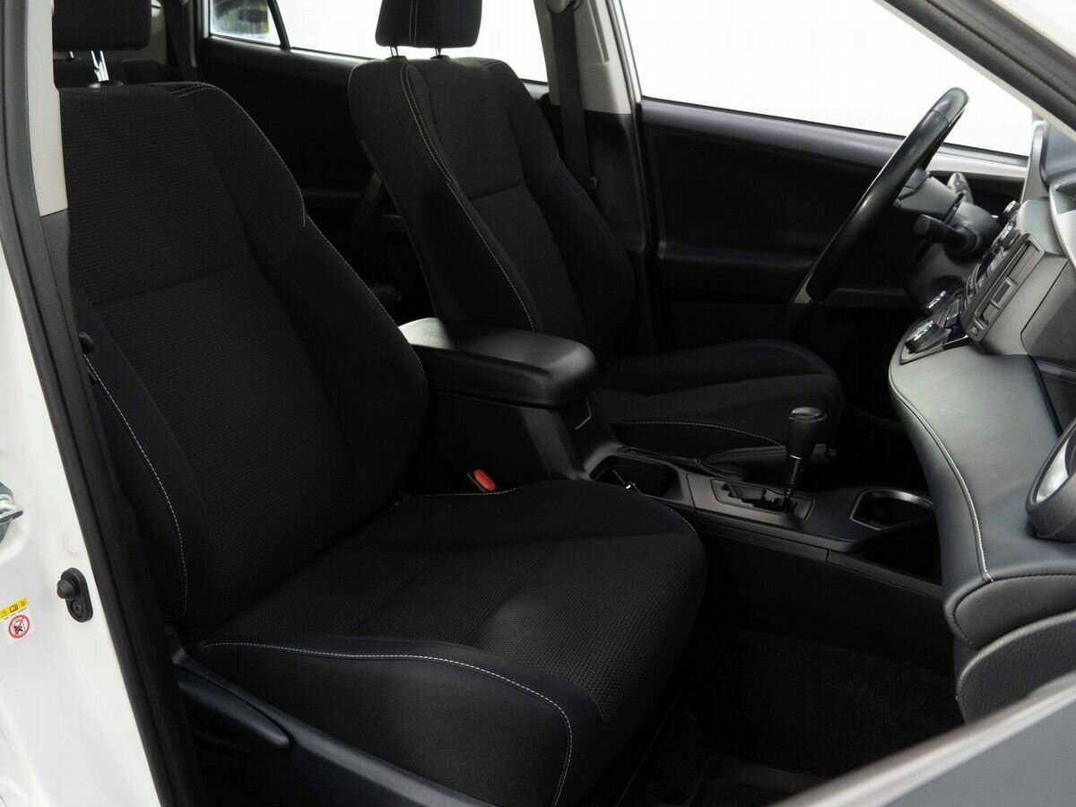 Б/У Тойота Рав4 2018 года. Фото: #7