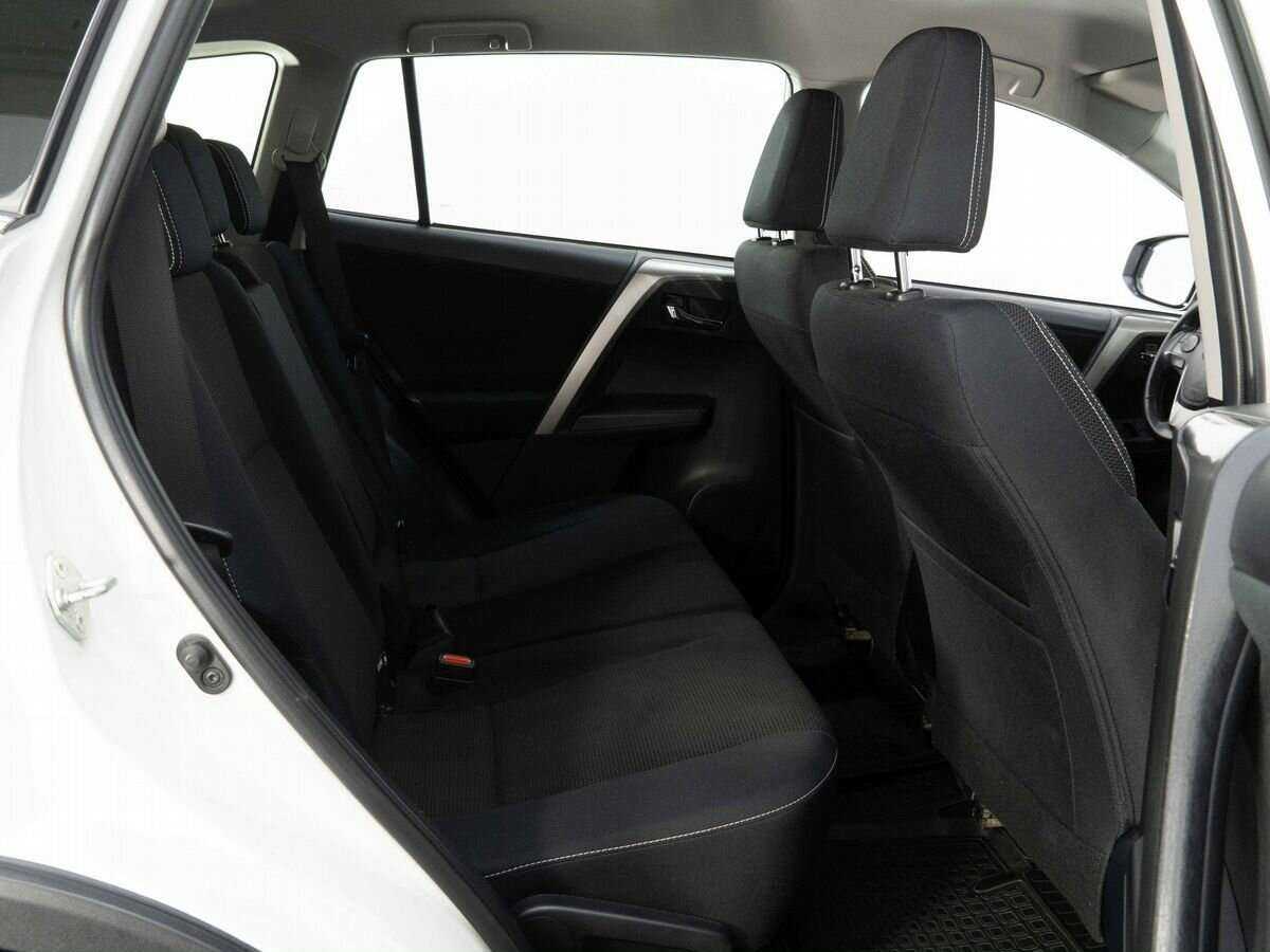 Б/У Тойота Рав4 2018 года. Фото: #26