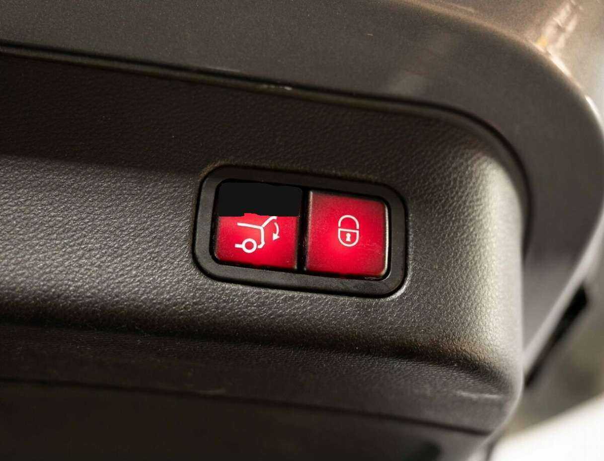 Б/У Мерседес-Бенц М-Класс 2012 года. Фото: #28