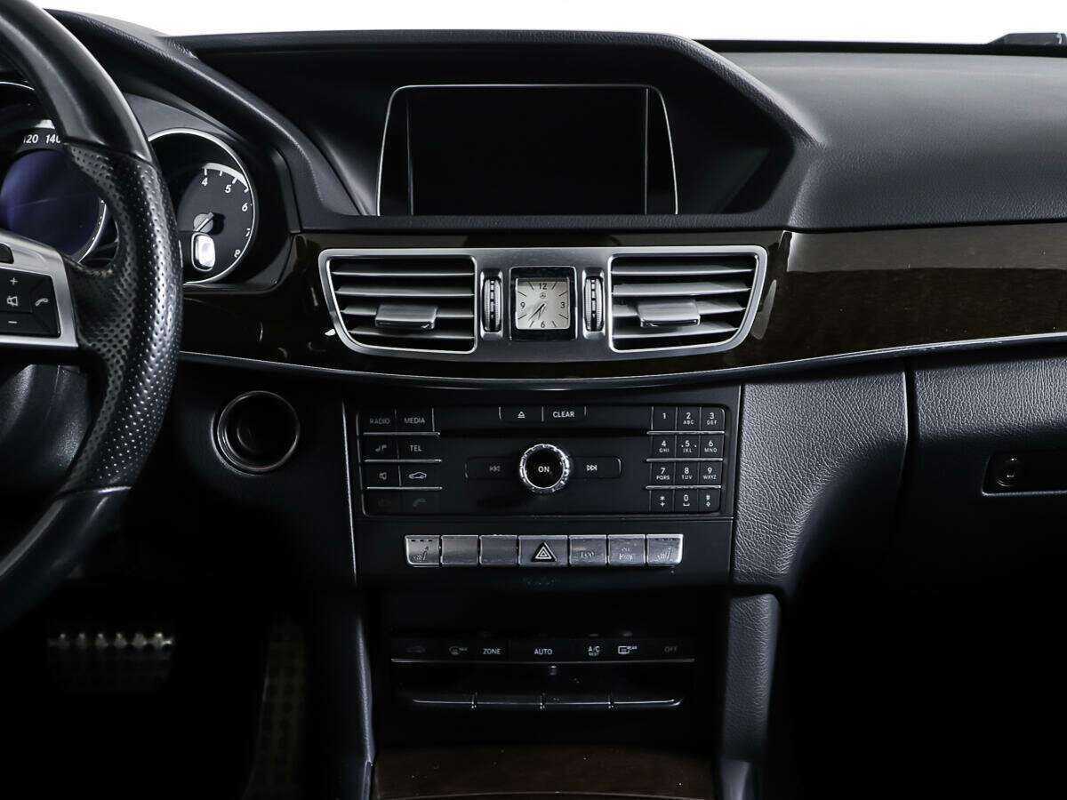 Б/У Мерседес-Бенц Е-Класс 2015 года. Фото: #11