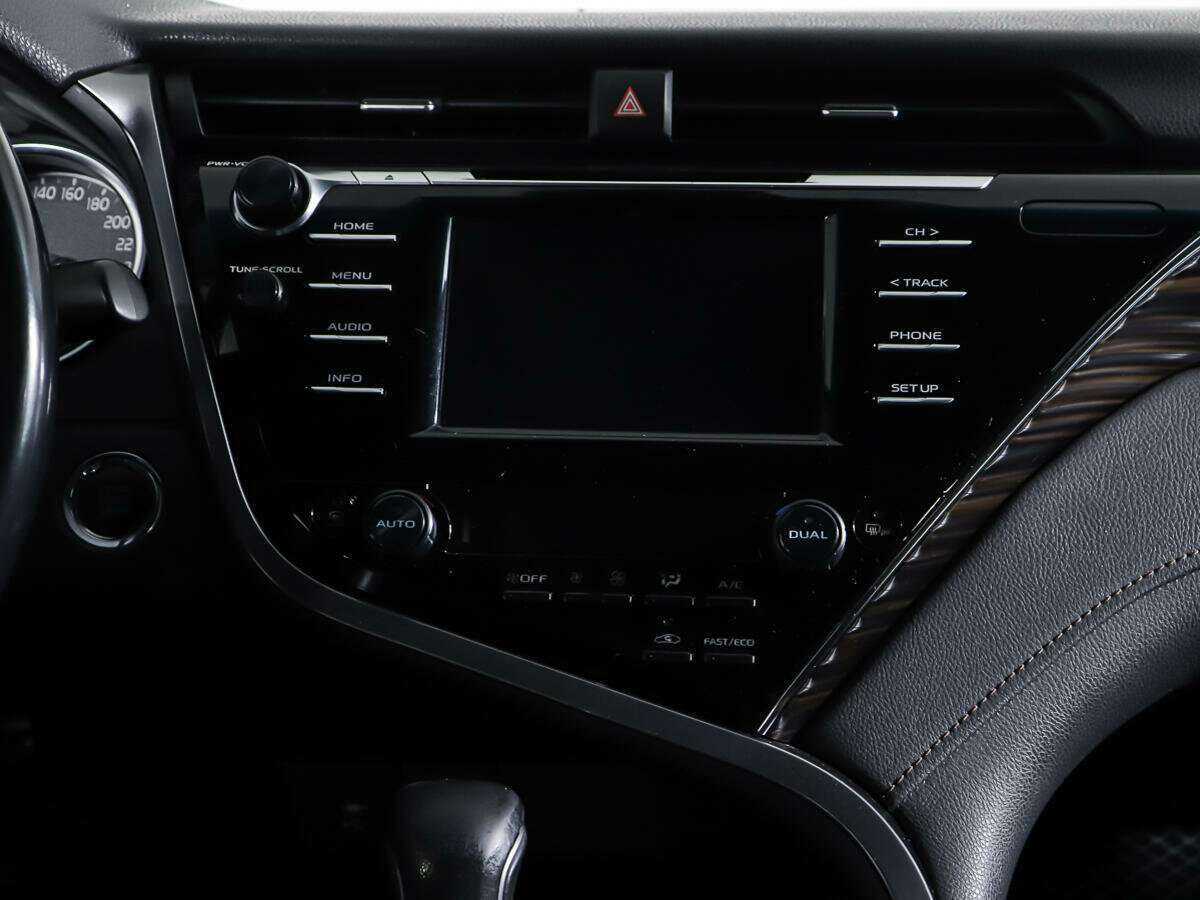 Б/У Тойота Камри 2018 года. Фото: #11