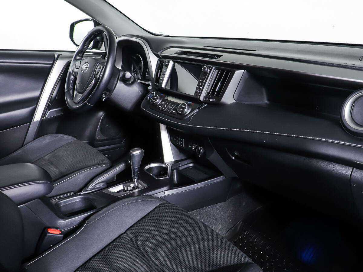 Б/У Тойота Рав4 2017 года. Фото: #8