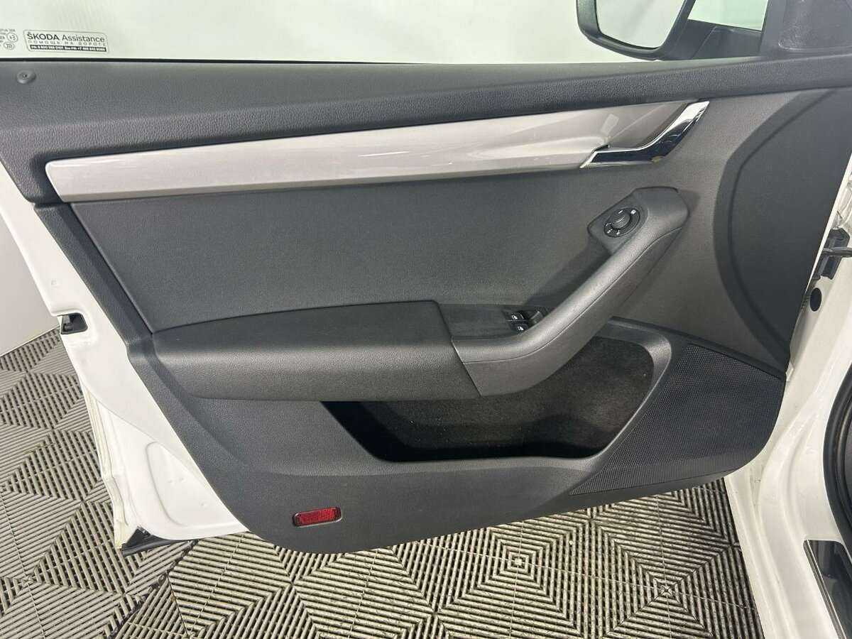 Б/У Шкода Октавия 2018 года. Фото: #7