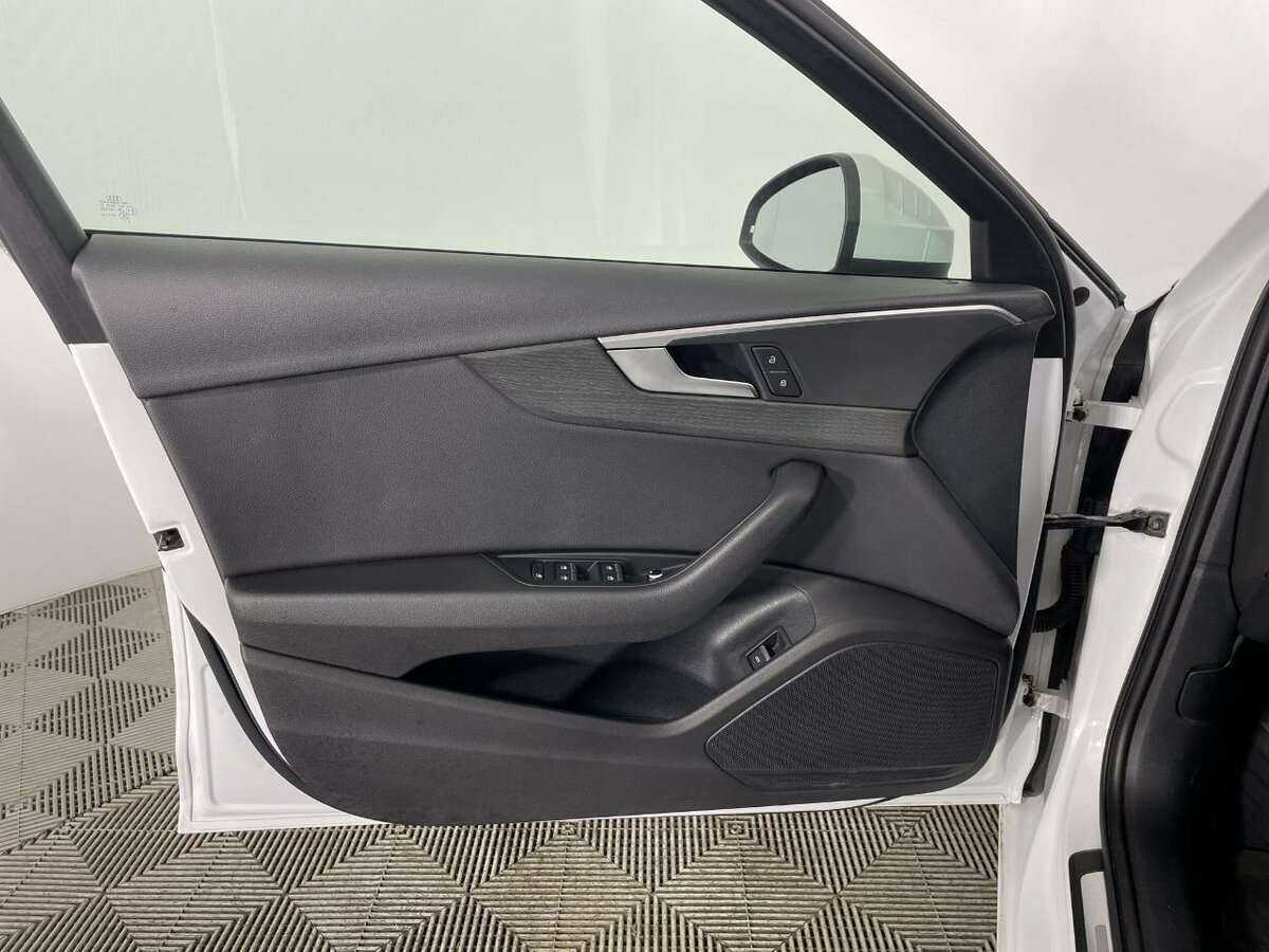 Б/У Ауди А4 2018 года. Фото: #7