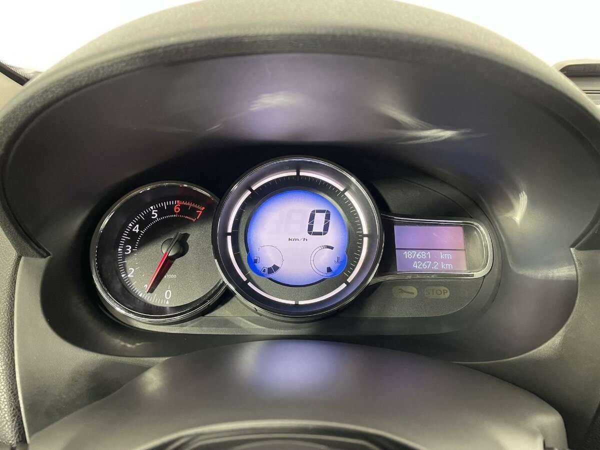 Б/У Рено Флюенс 2015 года. Фото: #10