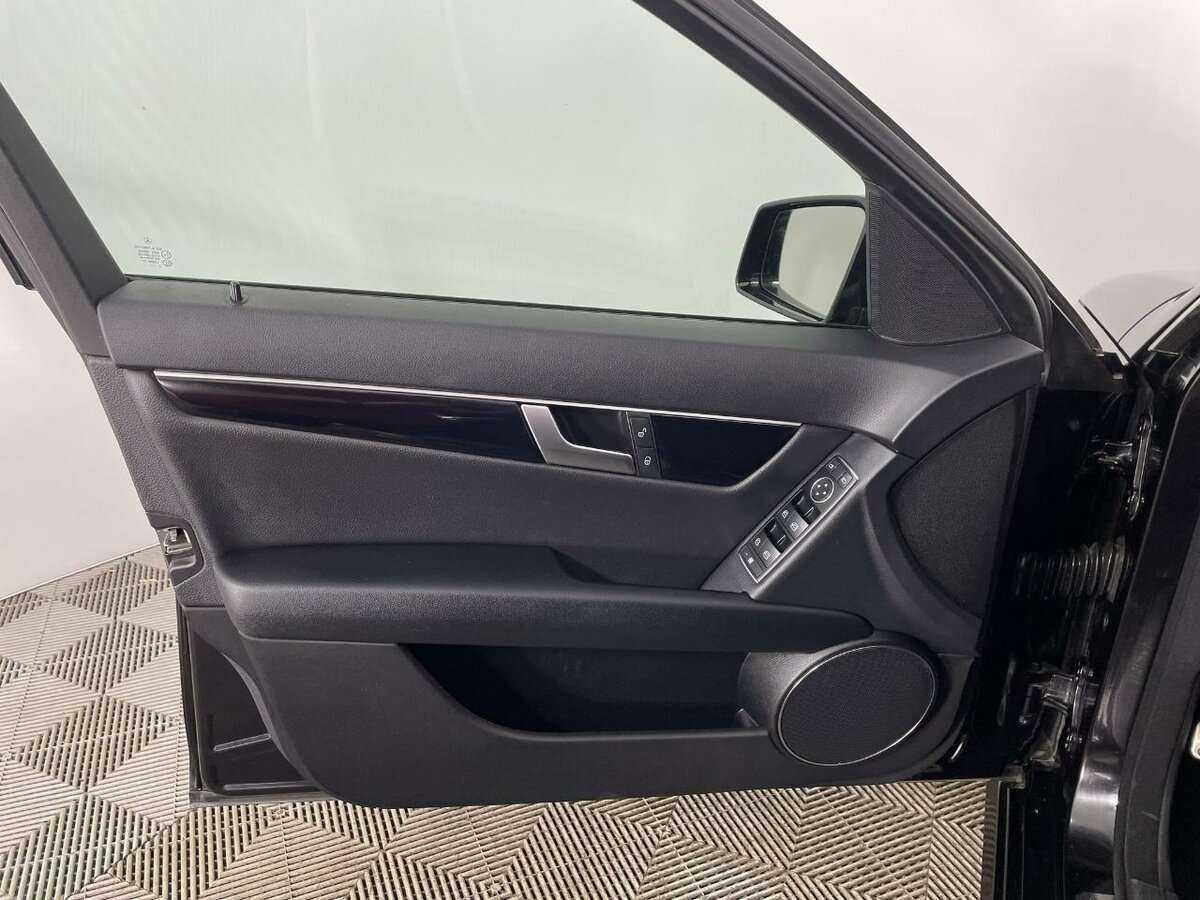 Б/У Мерседес-Бенц Ц-Класс 2012 года. Фото: #7