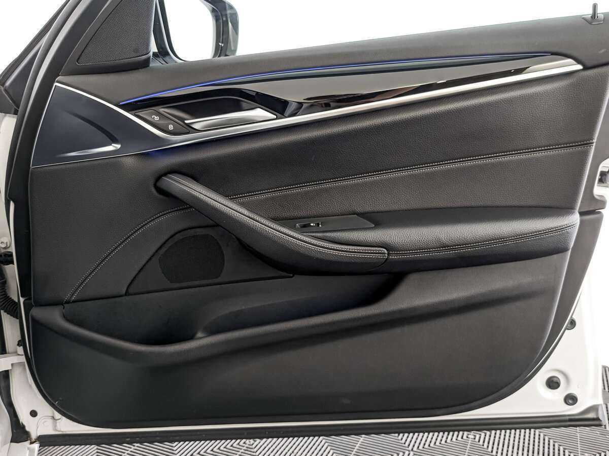 Б/У БМВ 5 серии 2017 года. Фото: #19