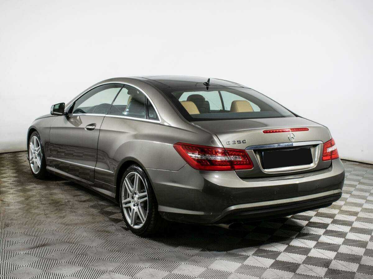 Б/У Мерседес-Бенц Е-Класс 2012 года. Фото: #6