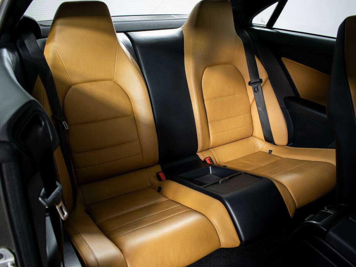 Б/У Мерседес-Бенц Е-Класс 2012 года. Фото: #9