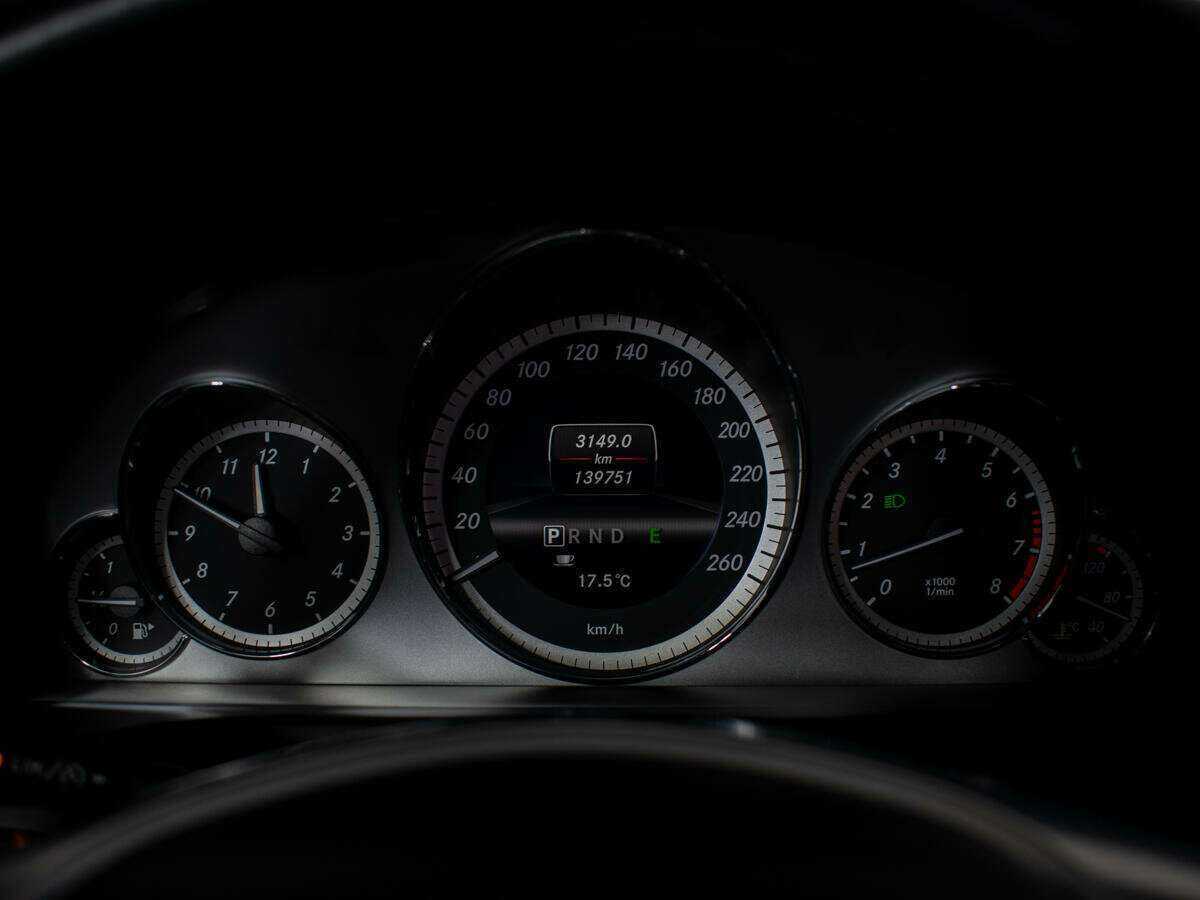 Б/У Мерседес-Бенц Е-Класс 2012 года. Фото: #11