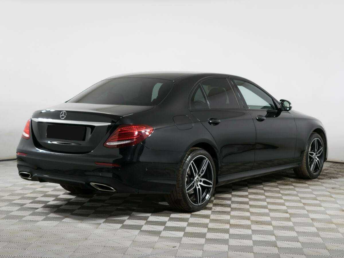 Б/У Мерседес-Бенц Е-Класс 2017 года. Фото: #4