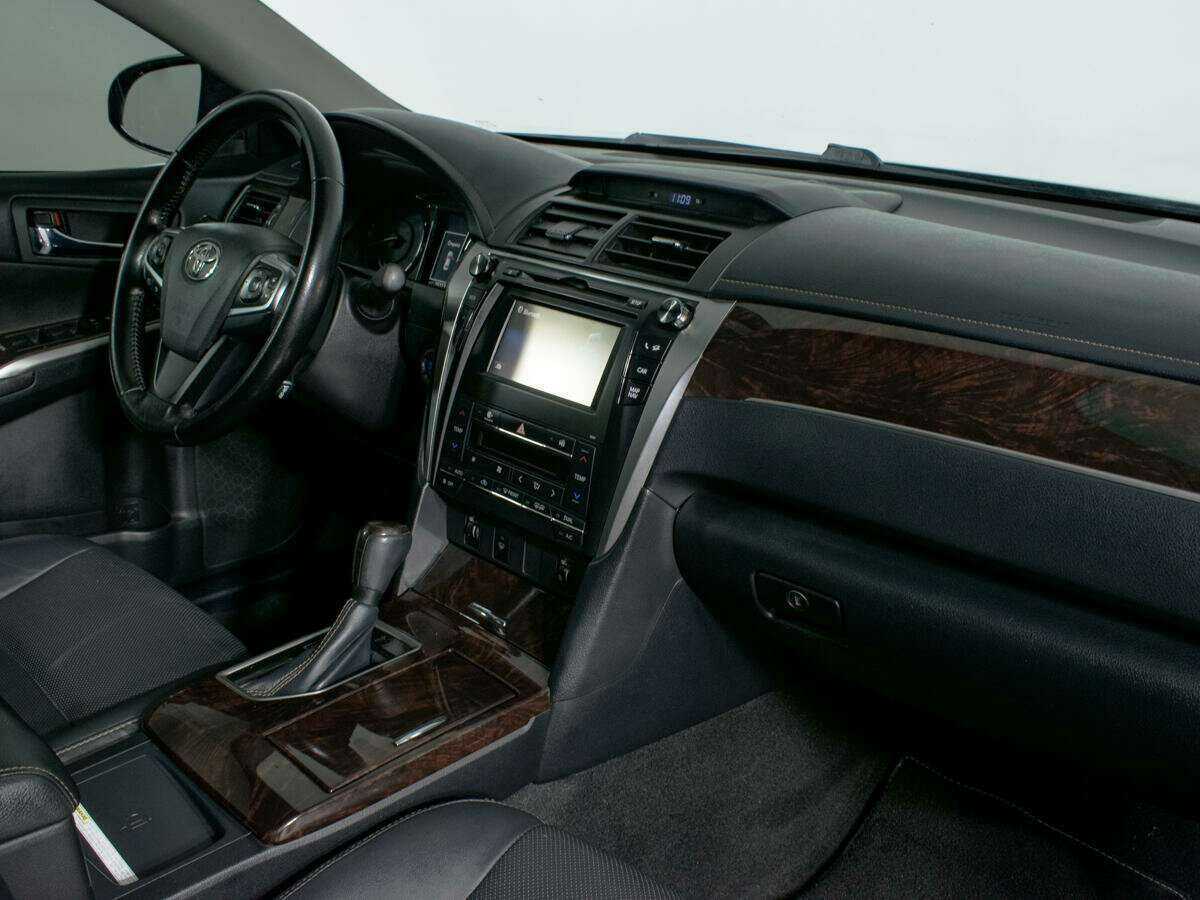 Б/У Тойота Камри 2017 года. Фото: #8