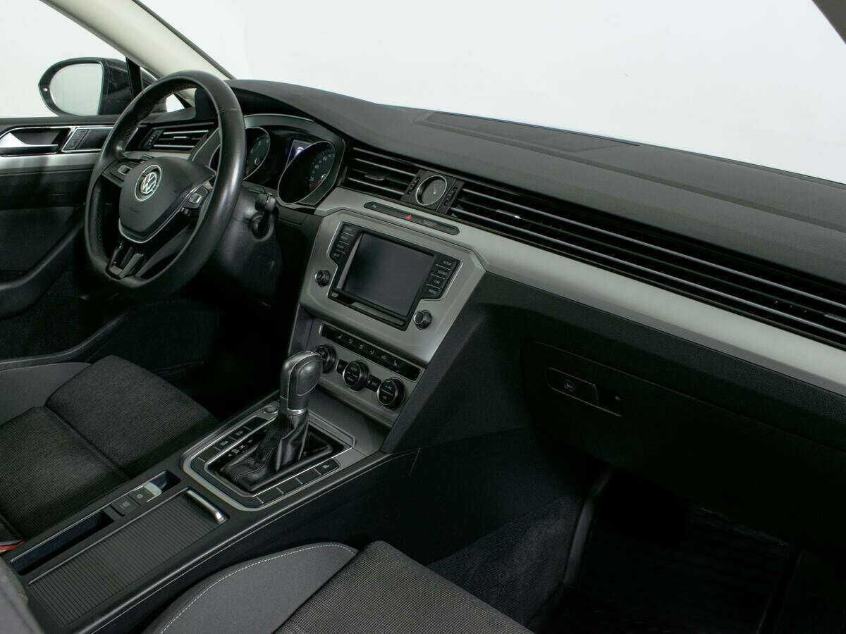 Б/У Фольксваген Пассат 2017 года. Фото: #6