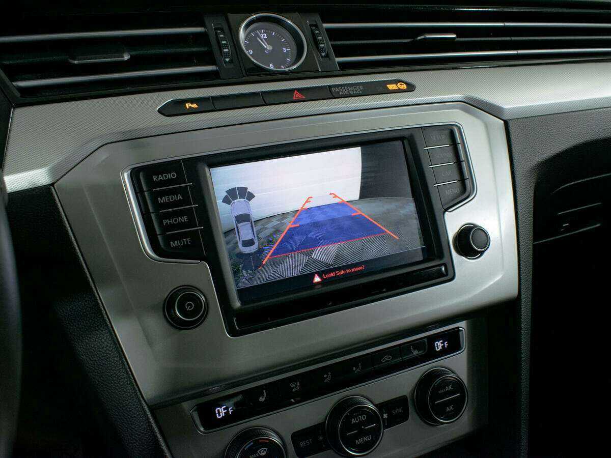 Б/У Фольксваген Пассат 2017 года. Фото: #15