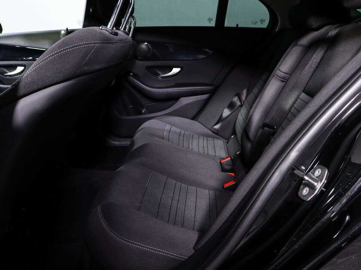 Б/У Мерседес-Бенц Ц-Класс 2019 года. Фото: #8