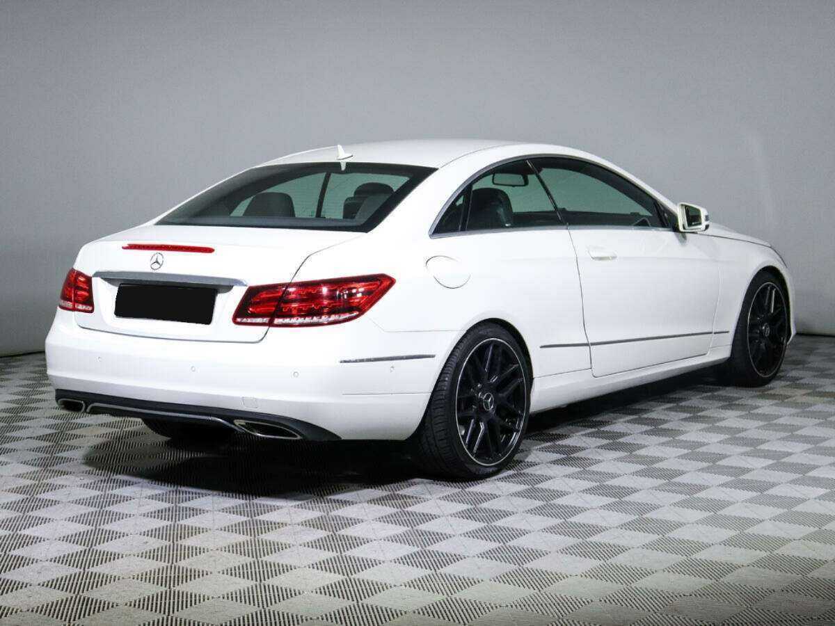 Б/У Мерседес-Бенц Е-Класс 2013 года. Фото: #2