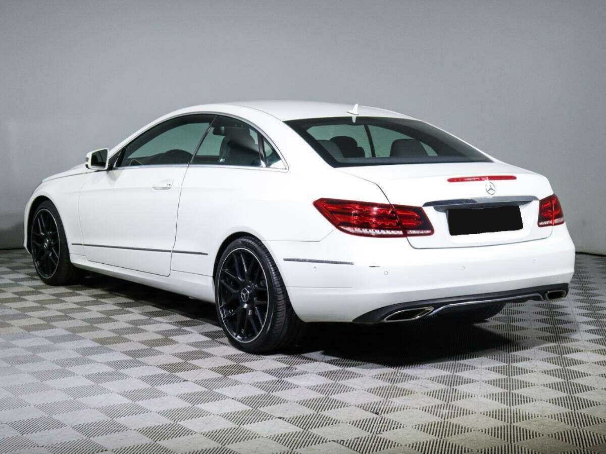 Б/У Мерседес-Бенц Е-Класс 2013 года. Фото: #4