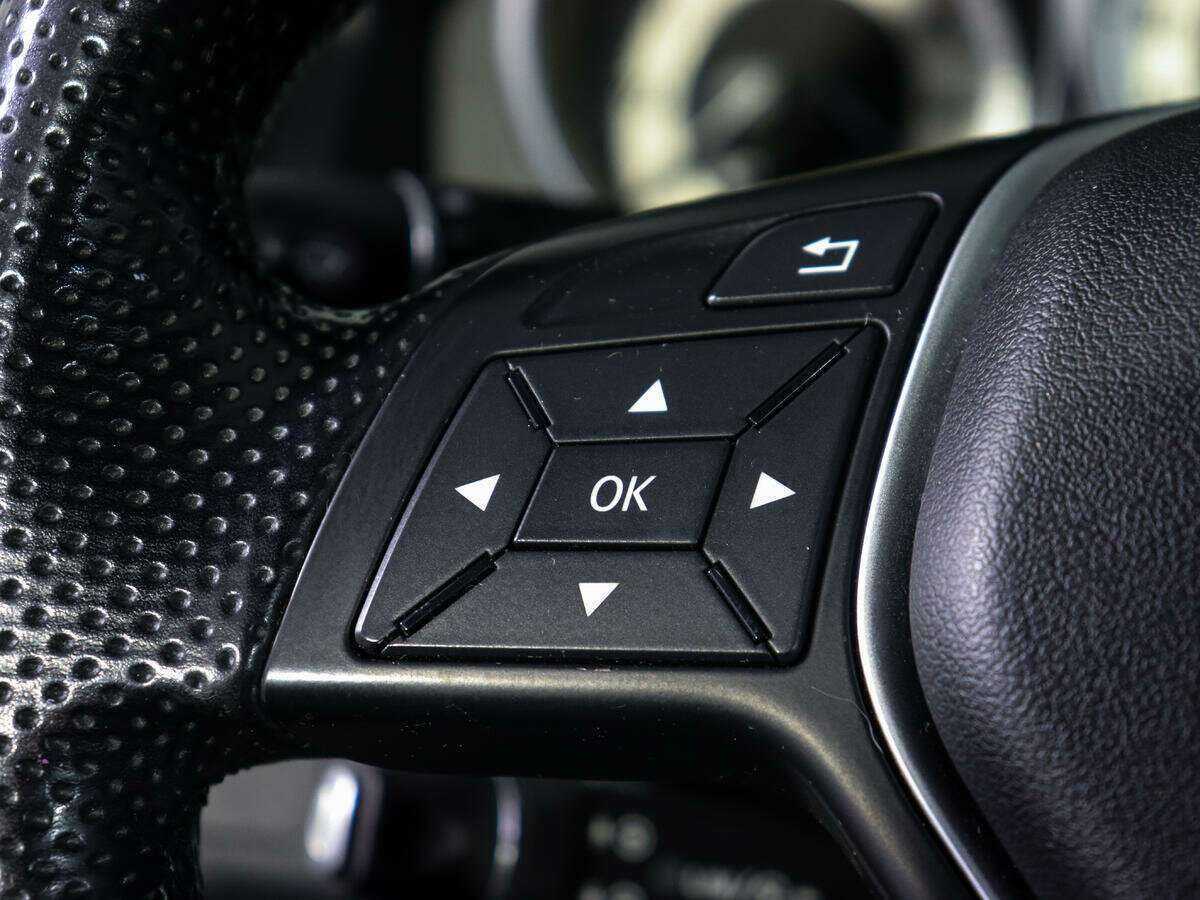 Б/У Мерседес-Бенц Е-Класс 2013 года. Фото: #17