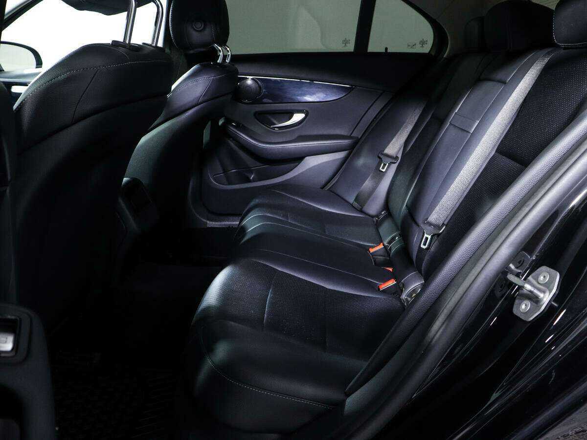 Б/У Мерседес-Бенц Ц-Класс 2017 года. Фото: #7