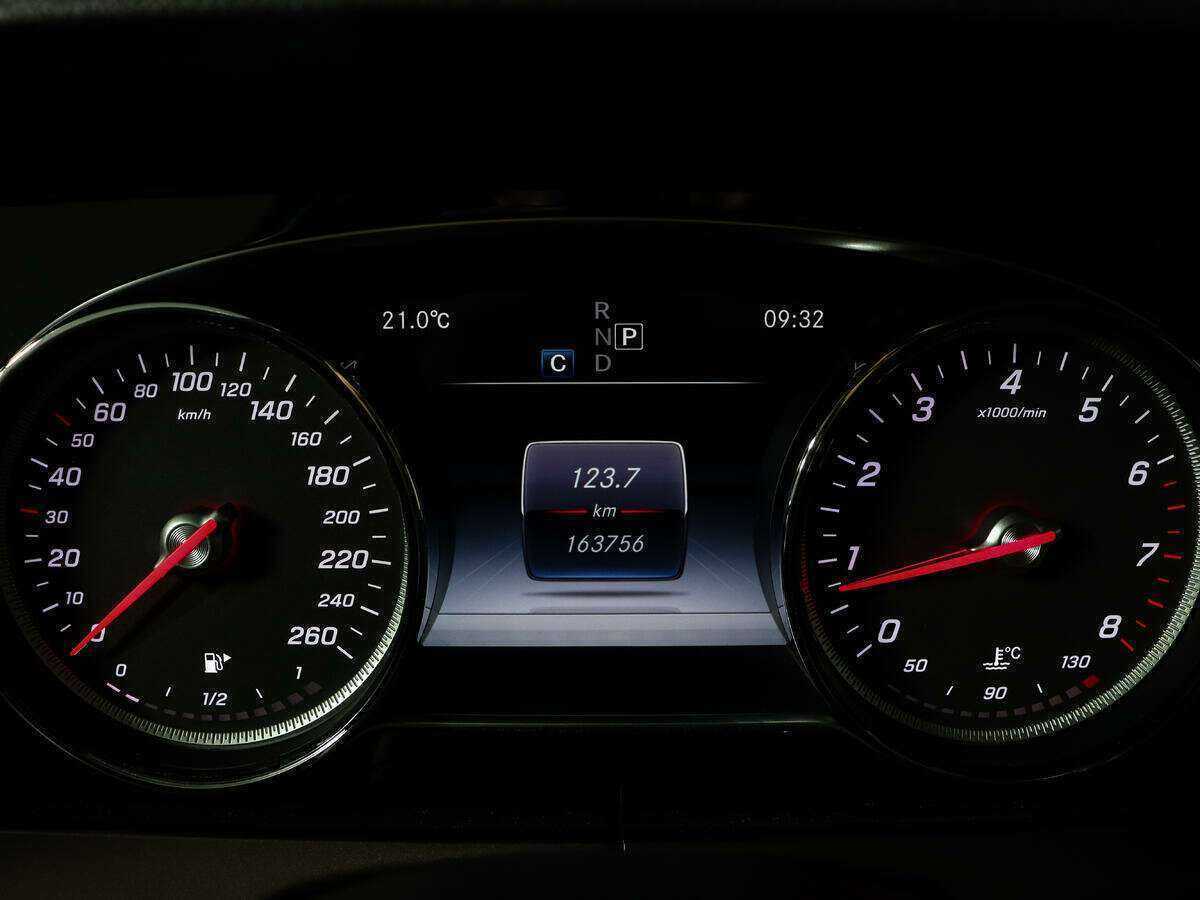 Б/У Мерседес-Бенц Е-Класс 2016 года. Фото: #9