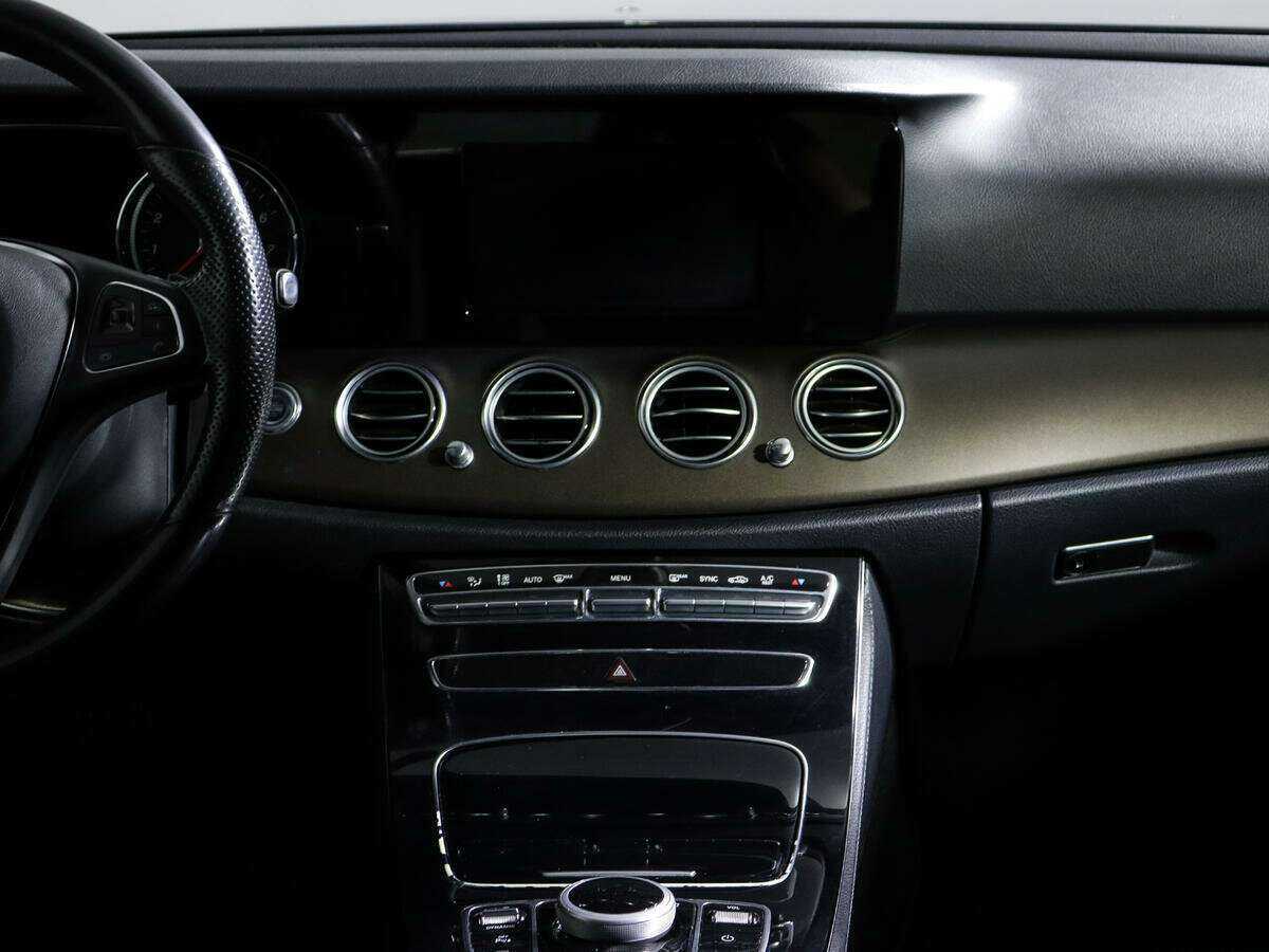 Б/У Мерседес-Бенц Е-Класс 2016 года. Фото: #11