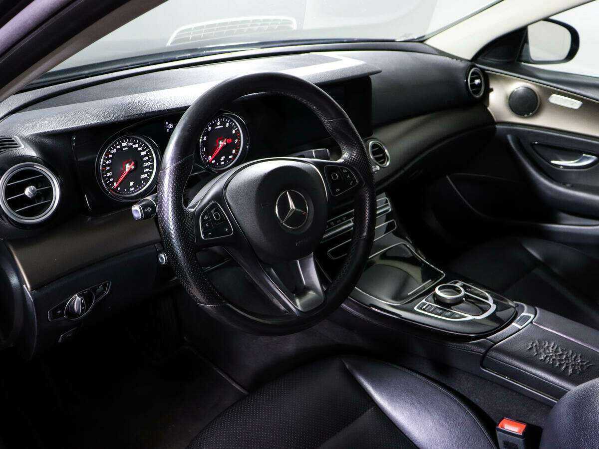 Б/У Мерседес-Бенц Е-Класс 2016 года. Фото: #12