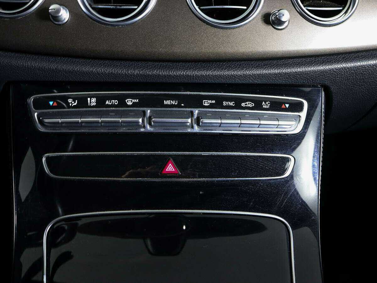 Б/У Мерседес-Бенц Е-Класс 2016 года. Фото: #22