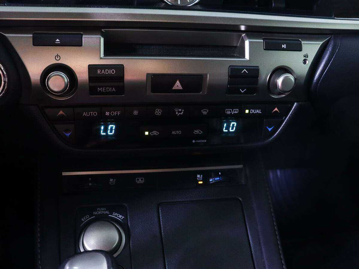 Б/У Лексус ЕС 2016 года. Фото: #17