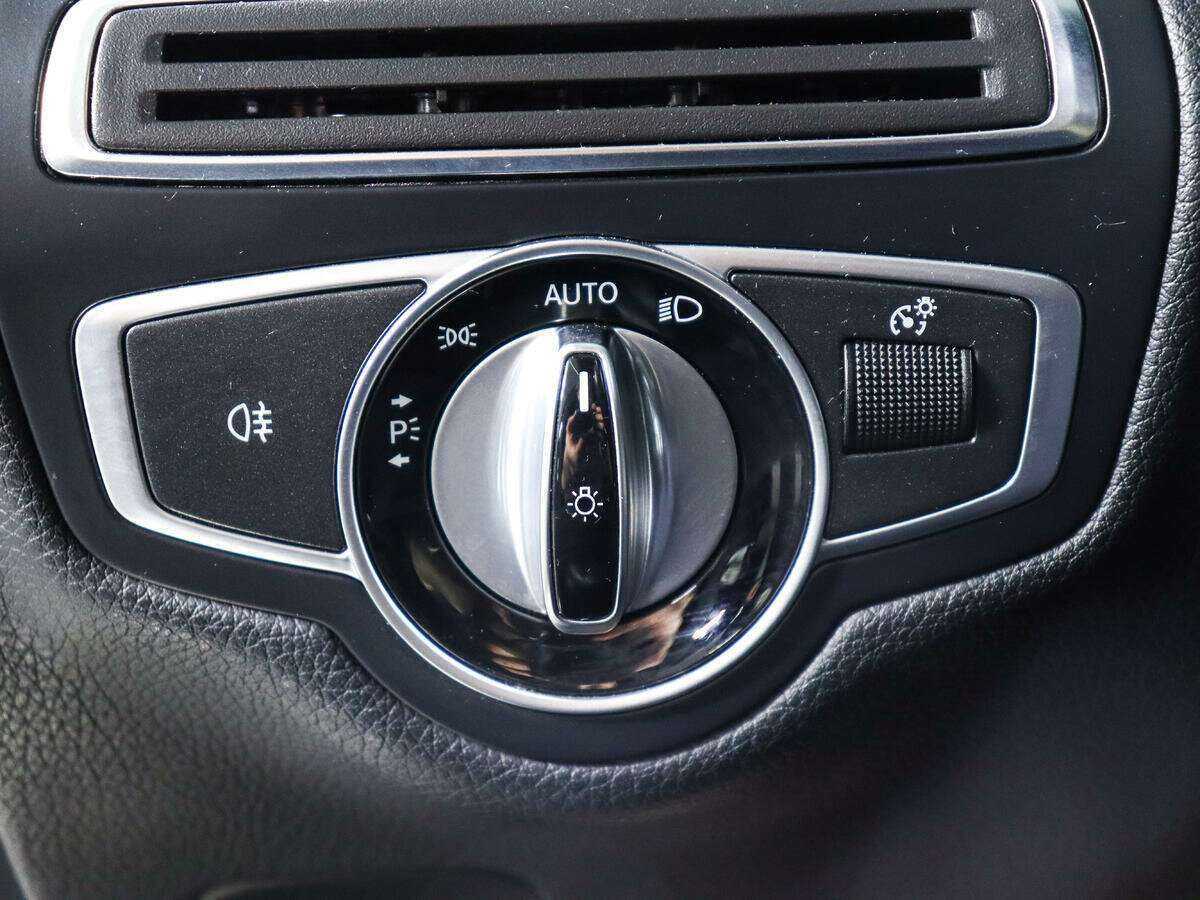 Б/У Мерседес-Бенц Ц-Класс 2016 года. Фото: #18