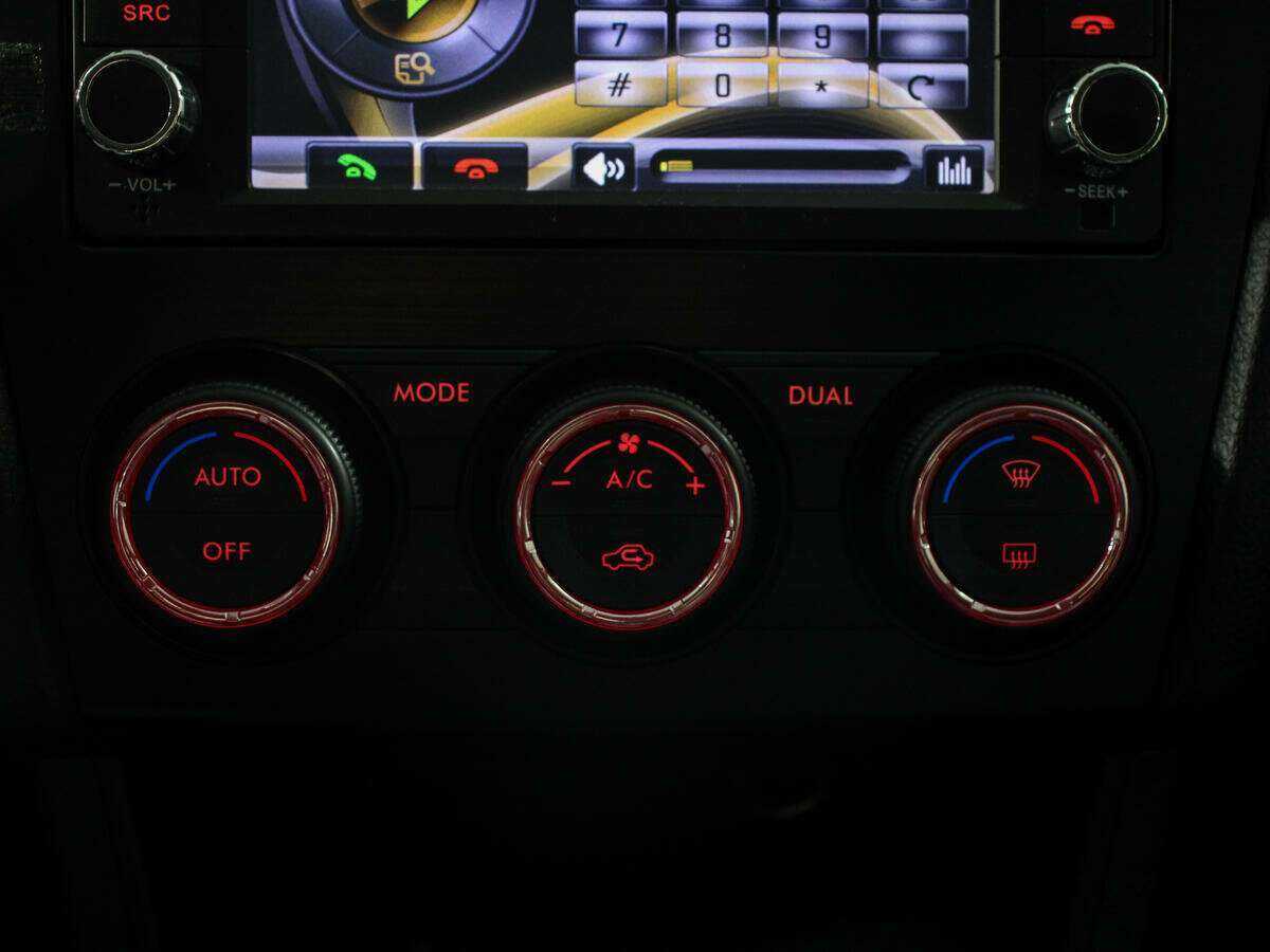 Б/У Субару ИксВи 2012 года. Фото: #16