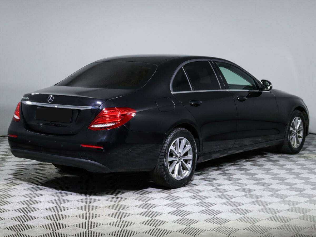 Б/У Мерседес-Бенц Е-Класс 2019 года. Фото: #3