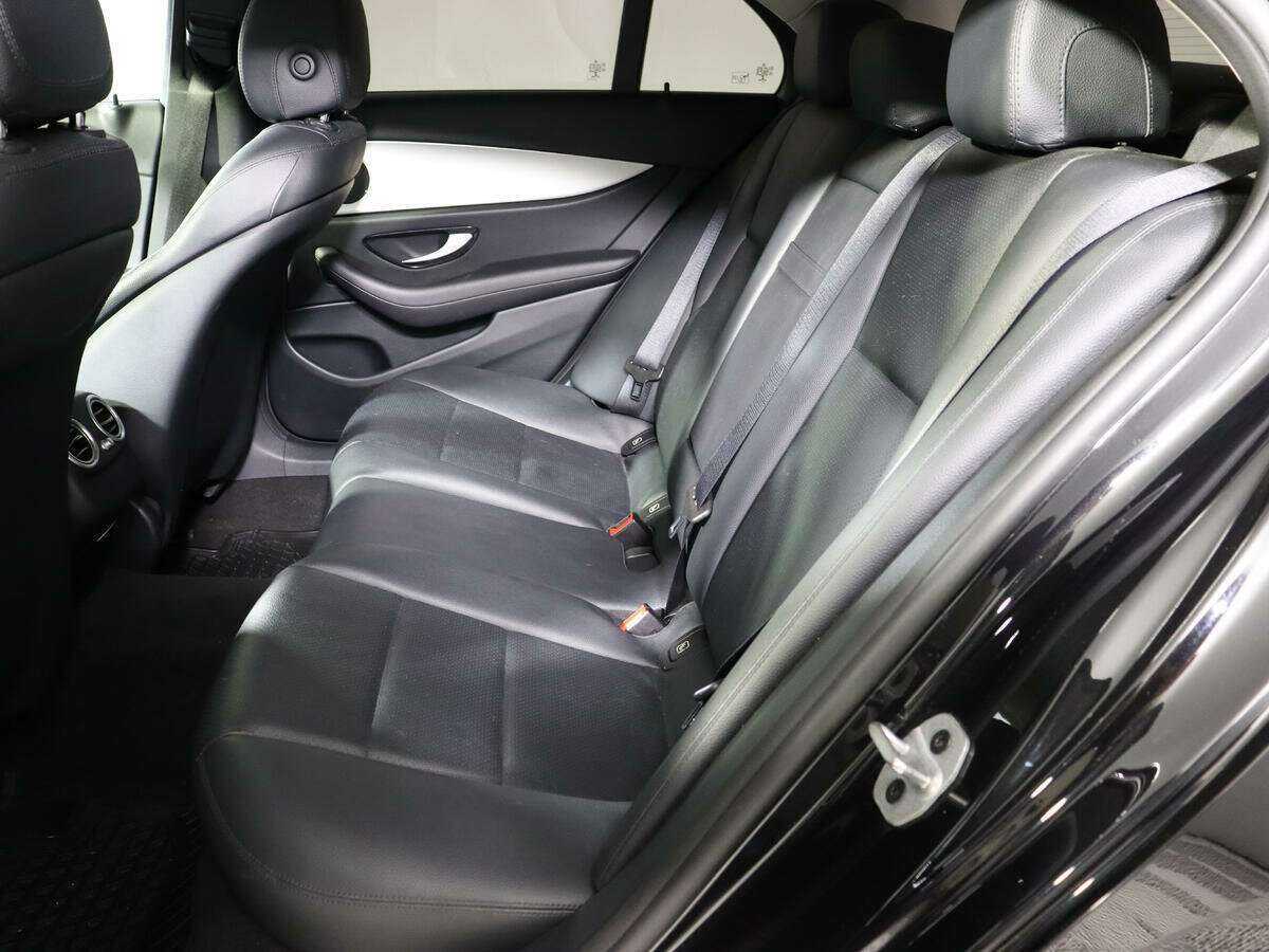 Б/У Мерседес-Бенц Е-Класс 2019 года. Фото: #7