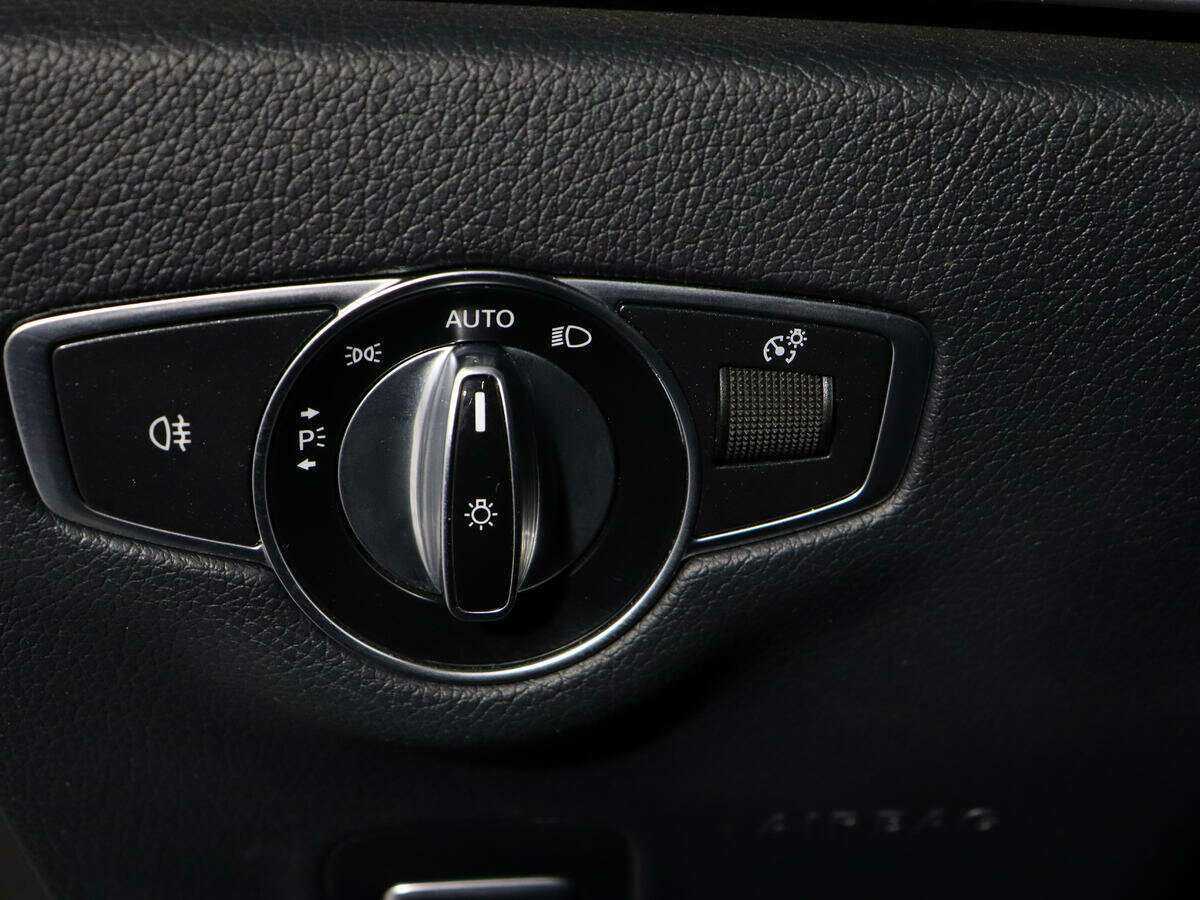 Б/У Мерседес-Бенц Е-Класс 2019 года. Фото: #16