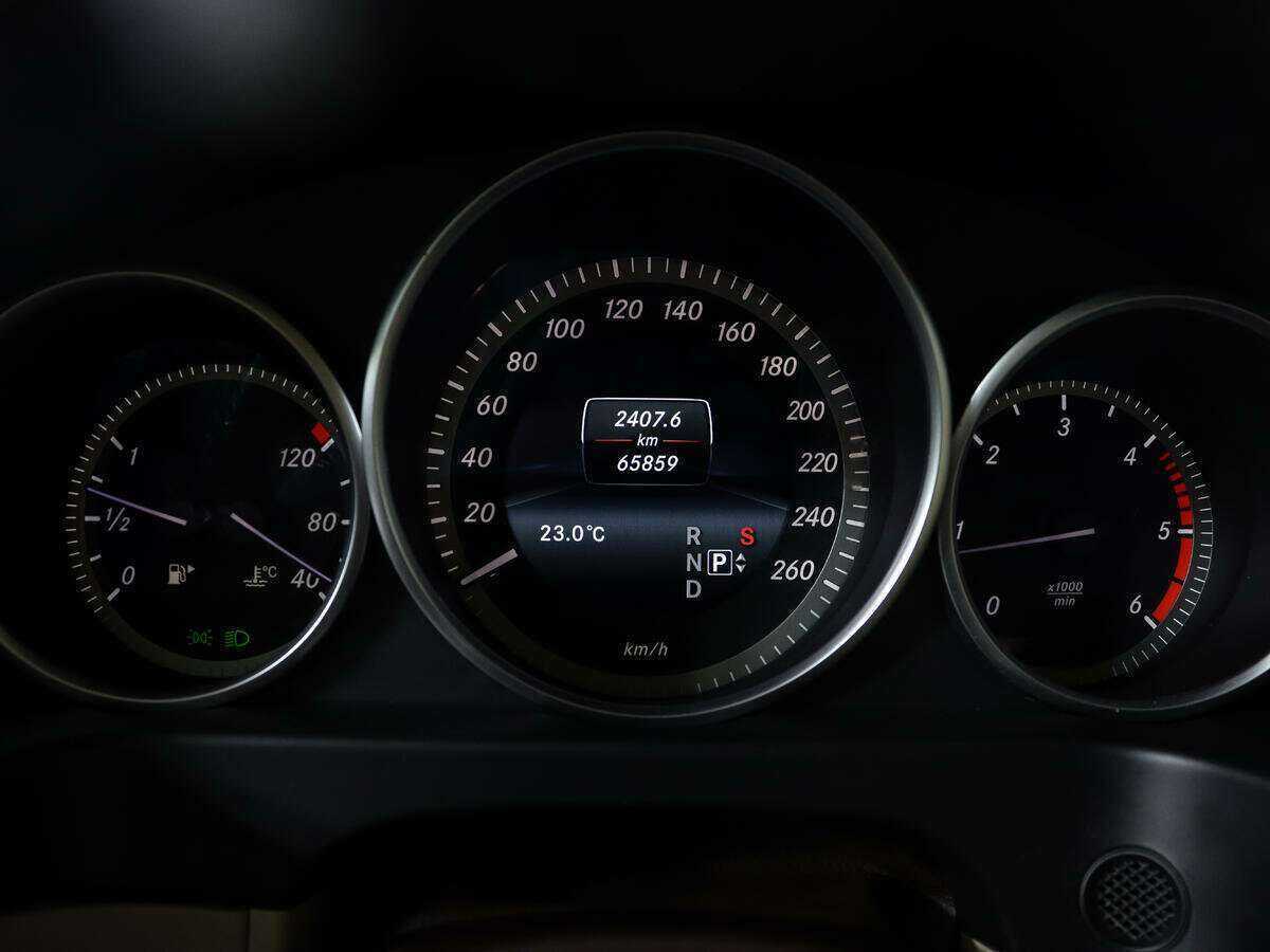 Б/У Мерседес-Бенц Е-Класс 2015 года. Фото: #8