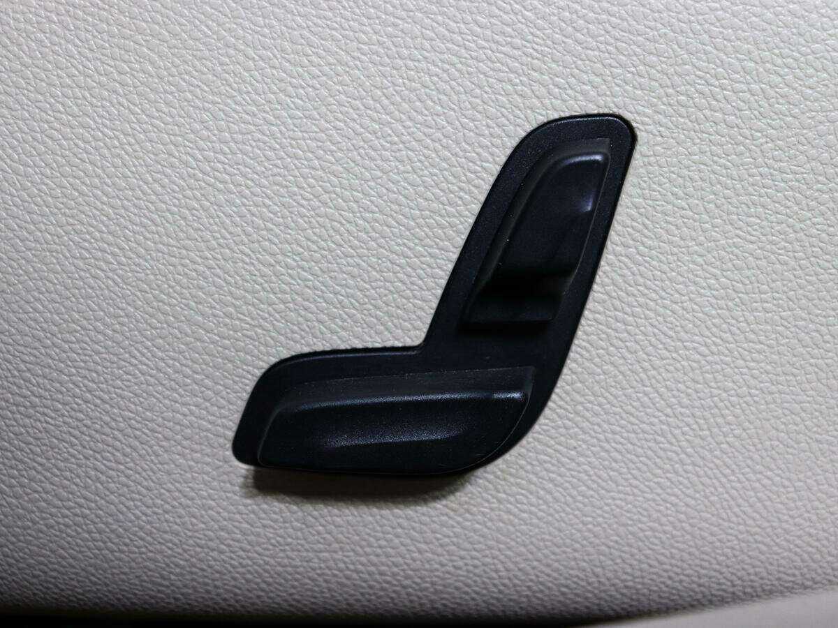 Б/У Мерседес-Бенц Е-Класс 2015 года. Фото: #13