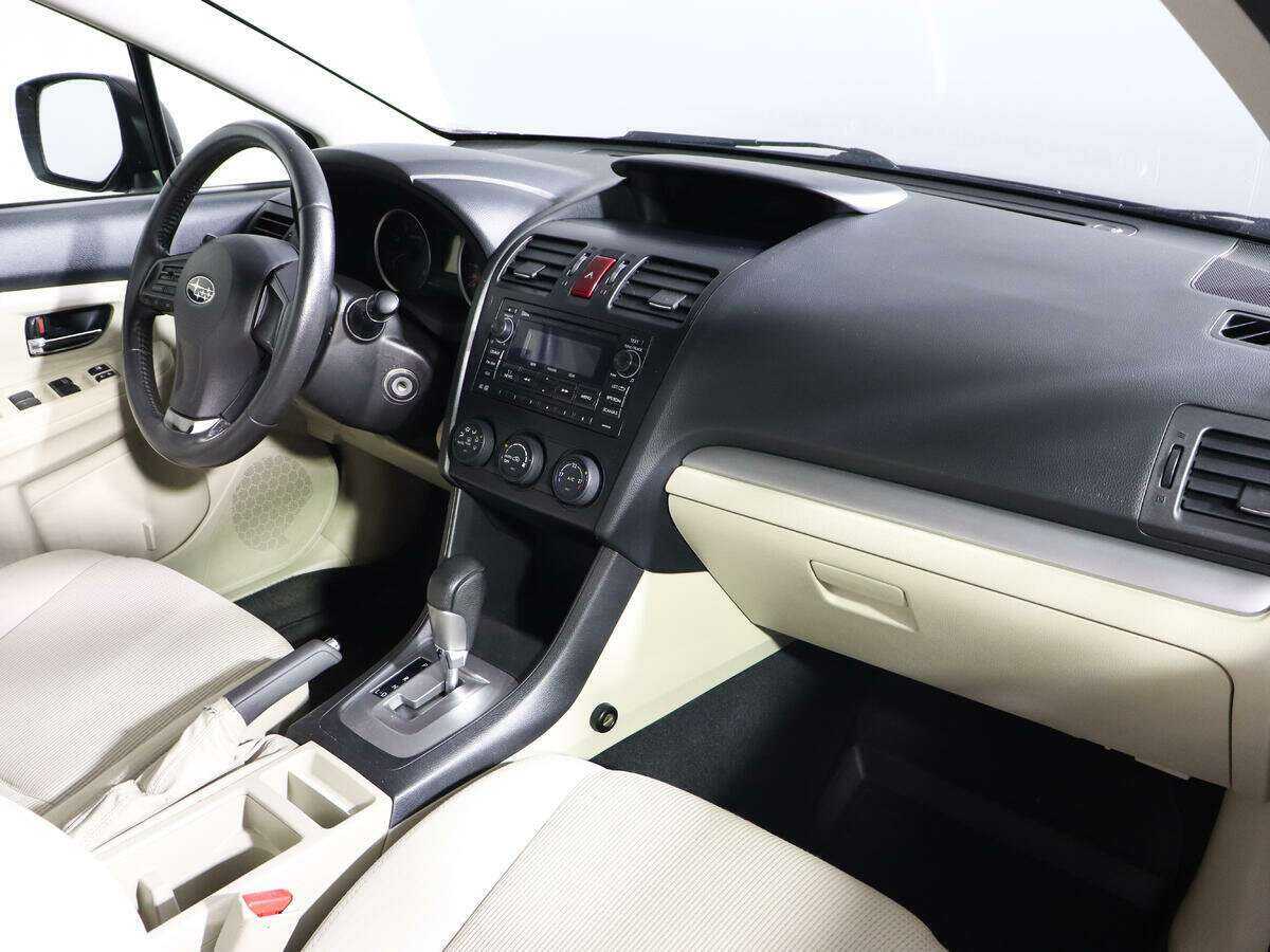 Б/У Субару ИксВи 2012 года. Фото: #6