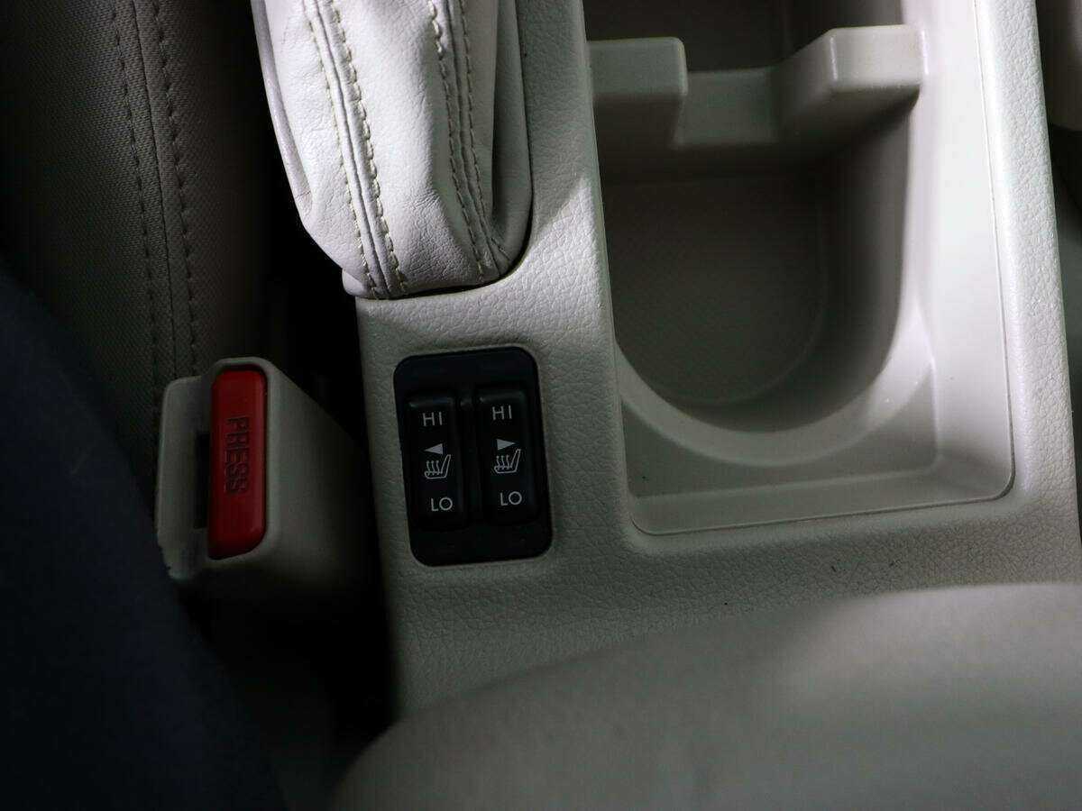 Б/У Субару ИксВи 2012 года. Фото: #15