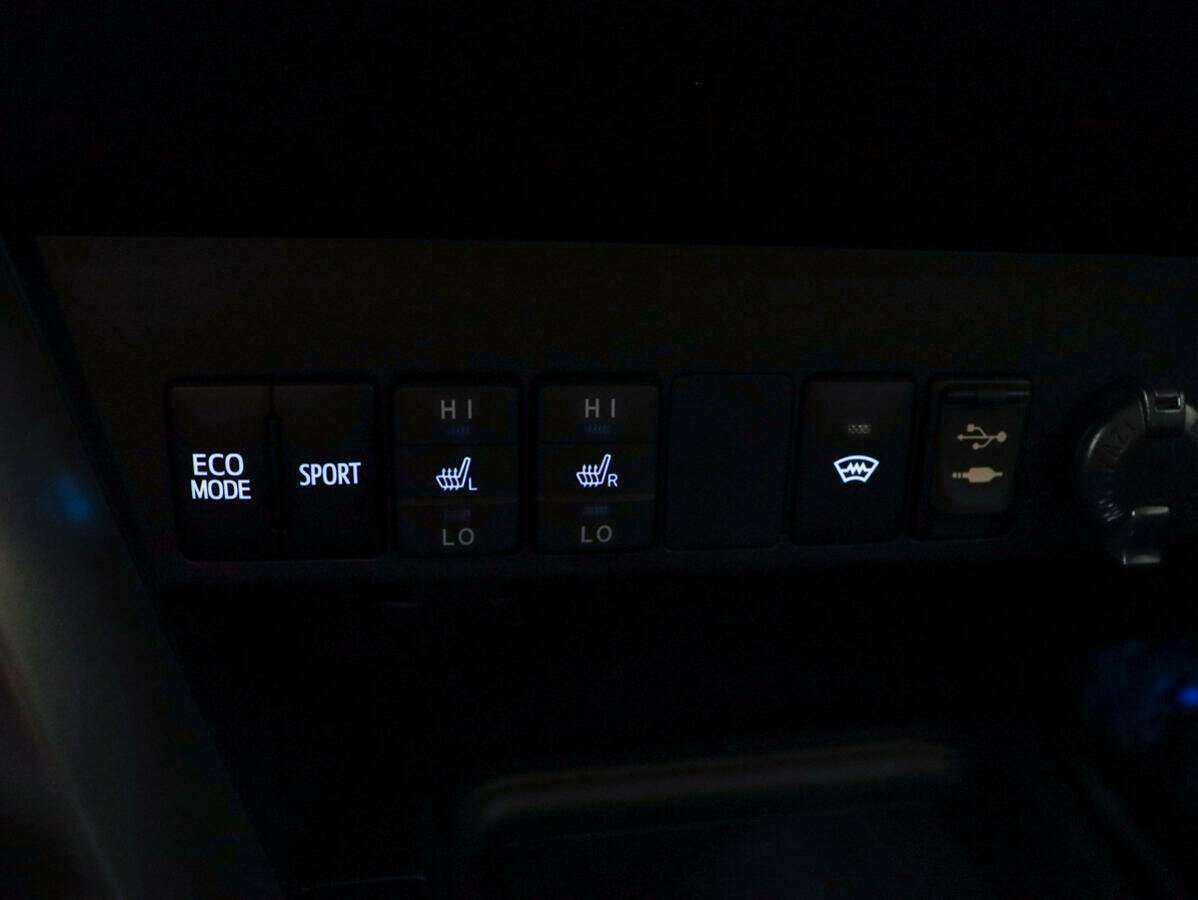 Б/У Тойота Рав4 2017 года. Фото: #16