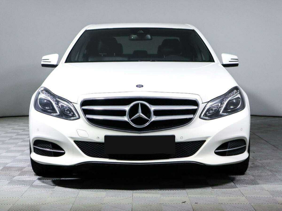 Б/У Мерседес-Бенц Е-Класс 2015 года. Фото: #1