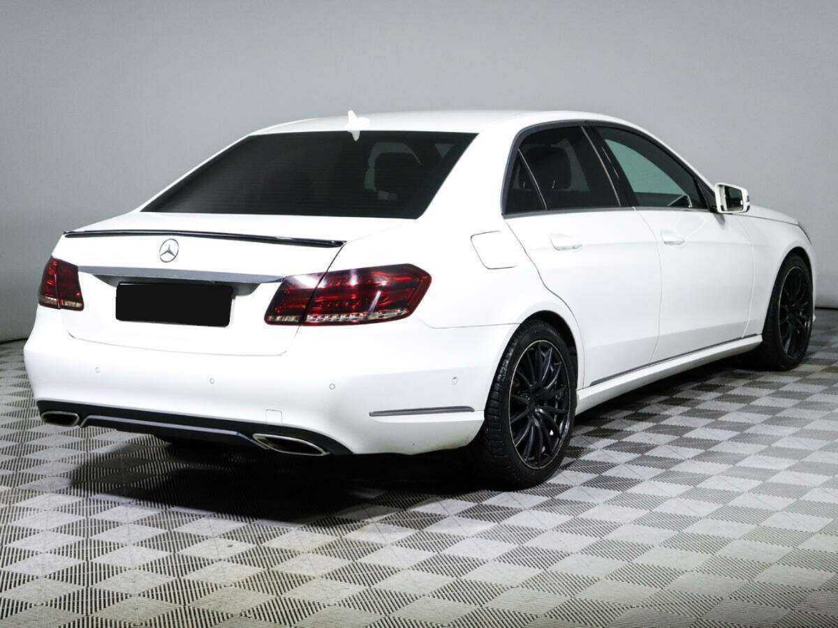 Б/У Мерседес-Бенц Е-Класс 2015 года. Фото: #4