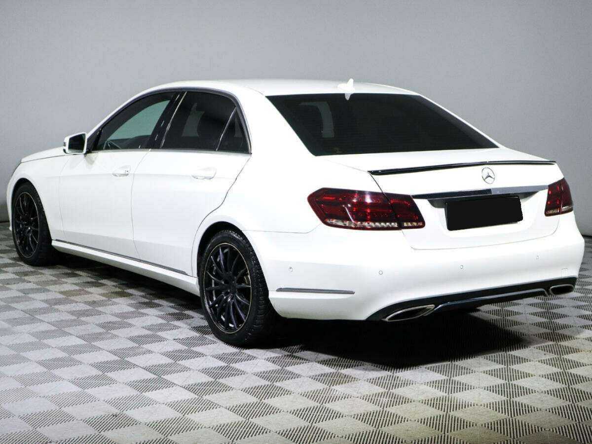 Б/У Мерседес-Бенц Е-Класс 2015 года. Фото: #6