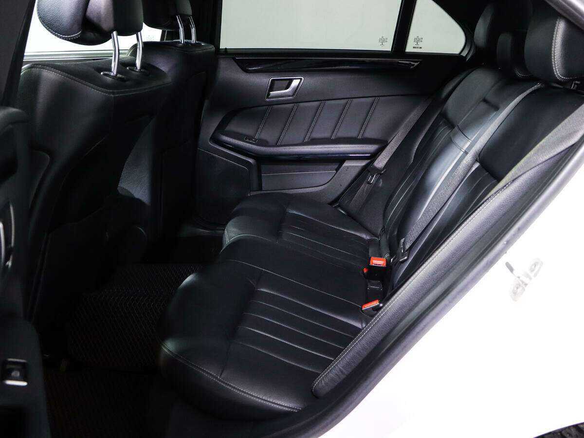 Б/У Мерседес-Бенц Е-Класс 2015 года. Фото: #9