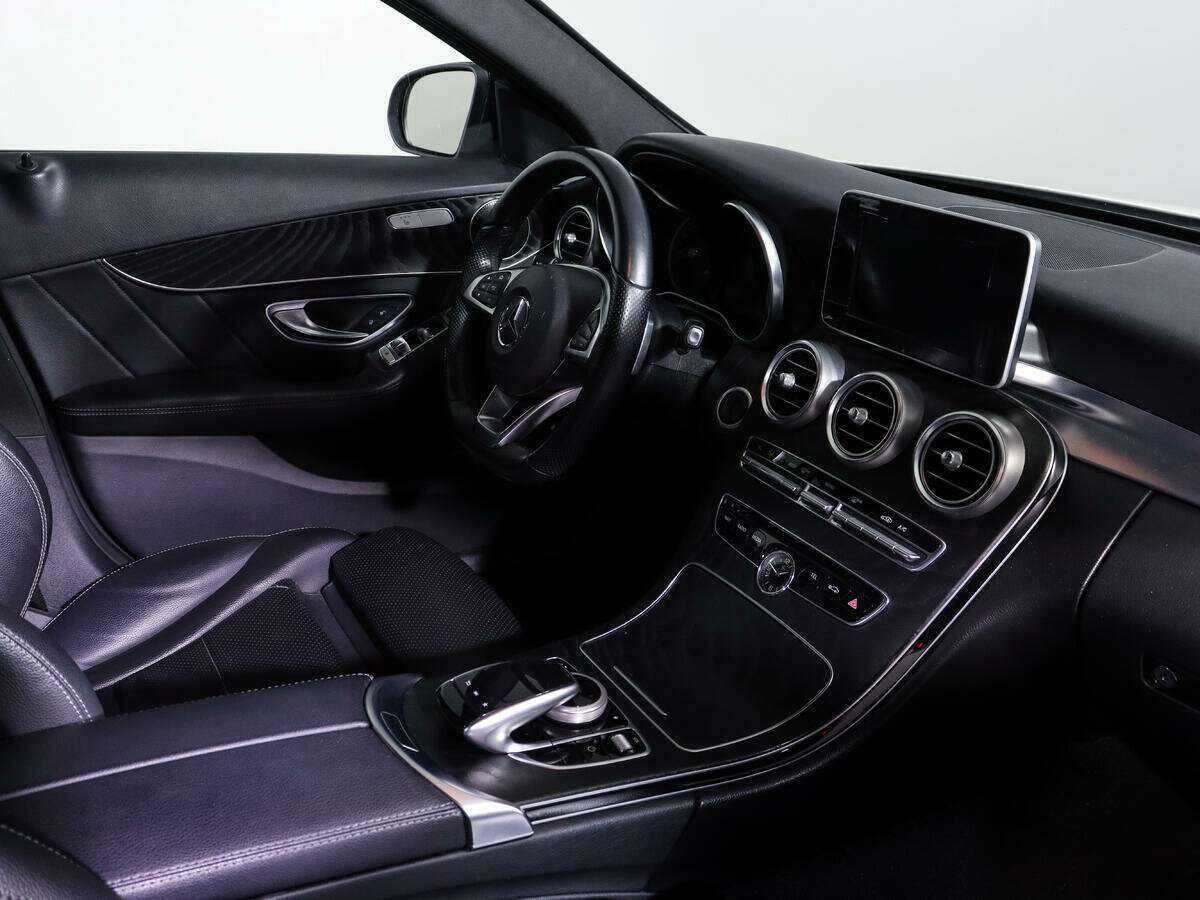 Б/У Мерседес-Бенц Ц-Класс 2018 года. Фото: #4