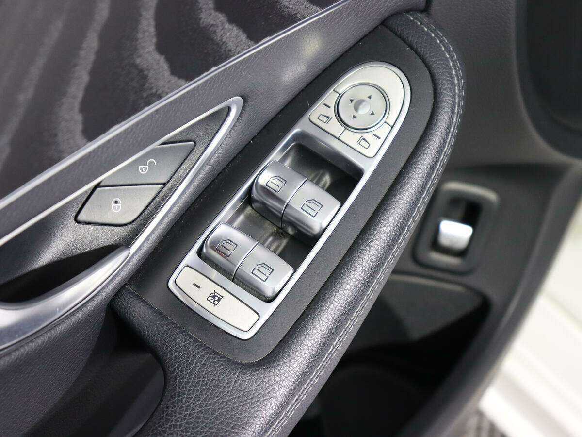 Б/У Мерседес-Бенц Ц-Класс 2018 года. Фото: #11