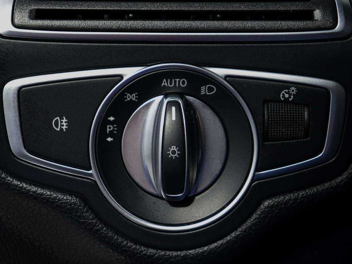 Б/У Мерседес-Бенц Ц-Класс 2018 года. Фото: #12