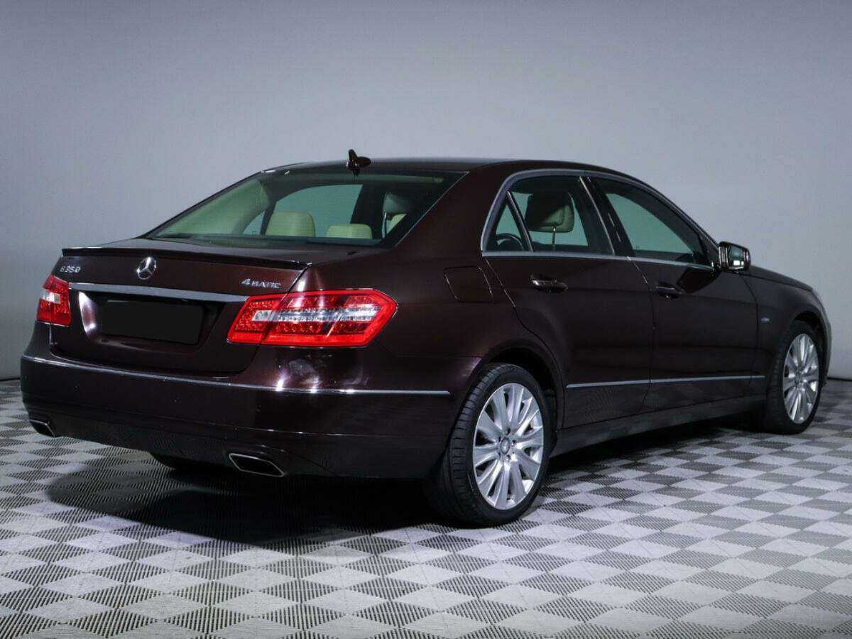 Б/У Мерседес-Бенц Е-Класс 2012 года. Фото: #4