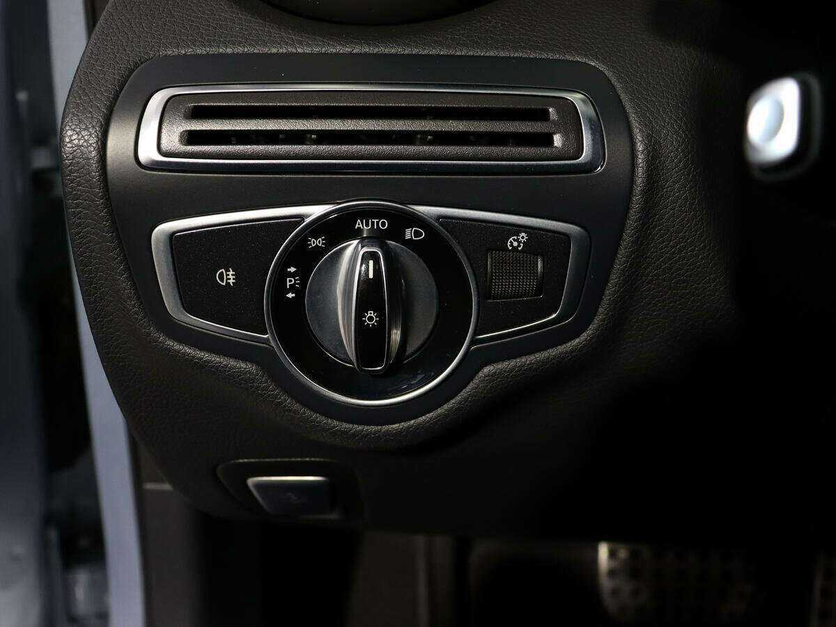 Б/У Мерседес-Бенц Ц-Класс 2015 года. Фото: #17